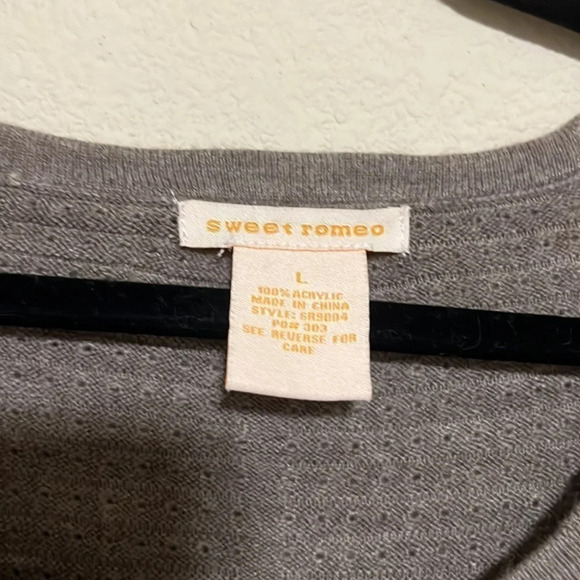 Sweet Romeo Long Sleeve light sweater size Large - Picture 2 of 4